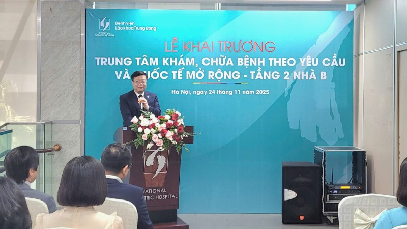 Phó Giáo sư, Tiến sĩ, bác sĩ Nguyễn Trung Anh, Giám đốc Bệnh viện Lão khoa Trung ương phát biểu.