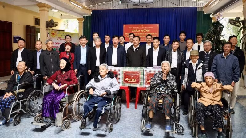 Lãnh đạo Bộ Y tế và Bệnh viện Da liễu Trung ương thăm, chúc Tết bệnh nhân tại Khu điều trị phong Quỳnh Lập.