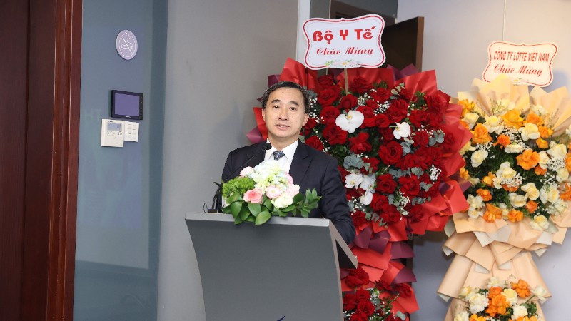 Giáo sư, Tiến sĩ Trần Văn Thuấn, Thứ trưởng Y tế phát biểu. 
