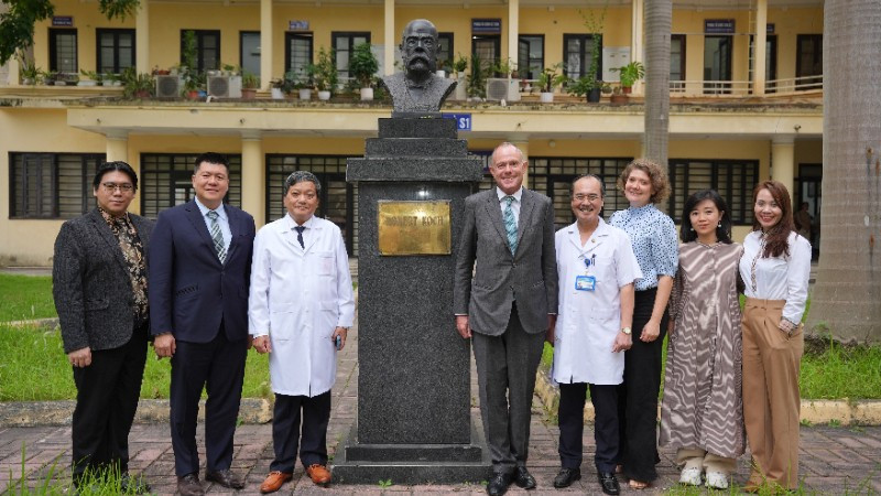 Chủ tịch Liên minh Nghị sĩ Toàn cầu về Phòng, chống Lao và đại diện Chương trình Chống lao Quốc gia.