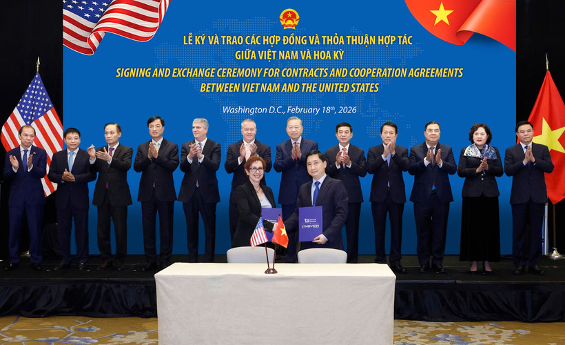 Tổng Bí thư Tô Lâm chứng kiến lễ trao Hợp đồng mua hệ thống xạ trị ung thư proton Mevion S250-FIT giữa Bệnh viện đa khoa Tâm Anh và Công ty Mevion Medical Systems. (Ảnh: Thống Nhất/TTXVN)