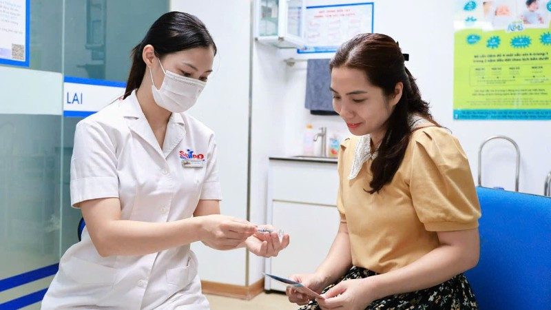 Tiêm phòng cúm mùa để tăng cường sức đề kháng. 