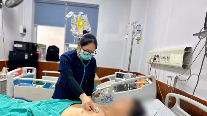 Bệnh nhân nằm điều trị tại Bệnh viện Bệnh Nhiệt đới Trung ương. 