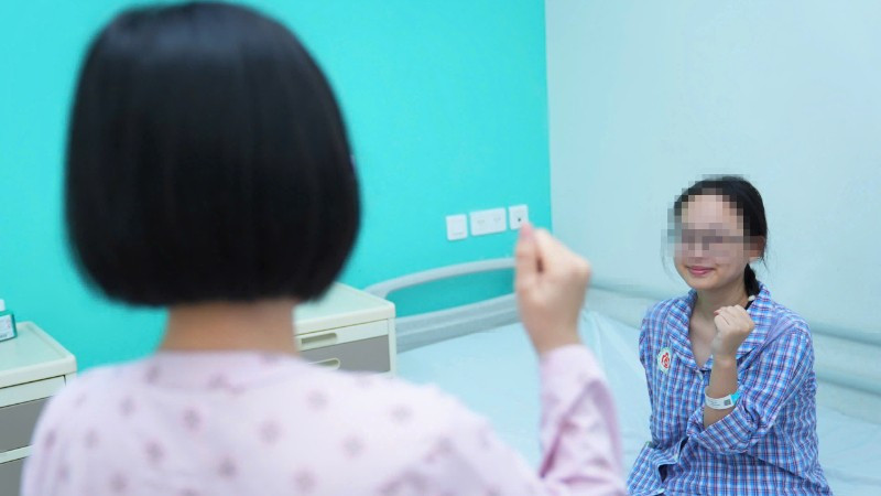 Hai mẹ con bình phục sau ca phẫu thuật.