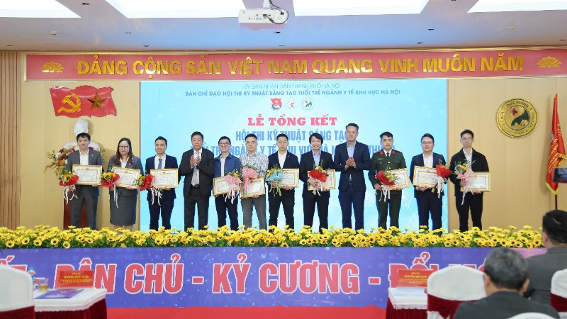Các đề tài, kỹ thuật đoạt giải Nhất được nhận Bằng khen của Chủ tịch Ủy ban nhân dân Thành phố.