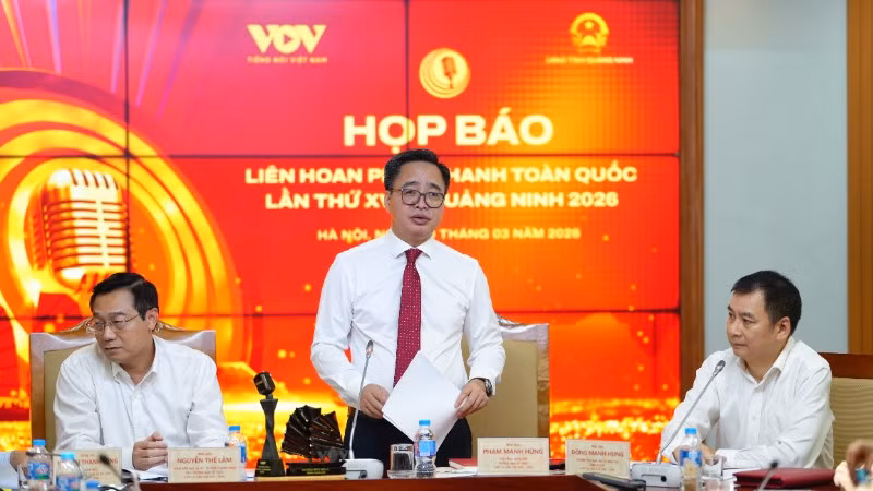 Nhà báo Phạm Mạnh Hùng, Phó Tổng Giám đốc Đài Tiếng nói Việt Nam, Trưởng Ban Tổ chức liên hoan thông tin về đêm khai mạc liên hoan với điểm nhấn là chương trình “Thanh âm kỷ nguyên mới”.