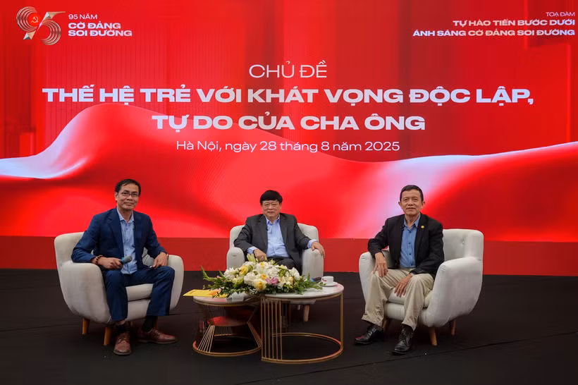 Tọa đàm là dịp để thế hệ trẻ lắng nghe ký ức lịch sử, soi chiếu bản thân và hành động vì tương lai đất nước.