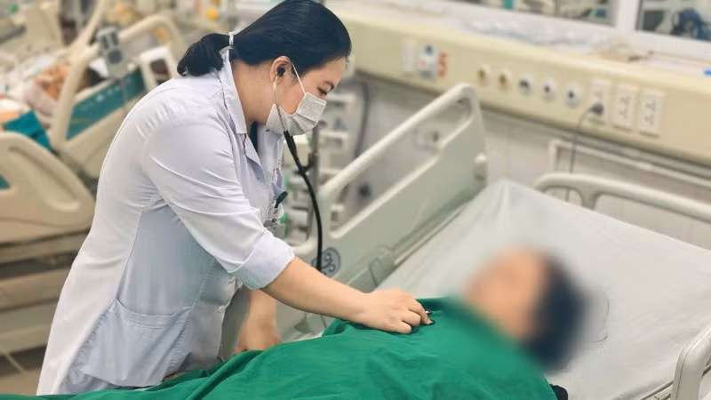 Bệnh nhân nằm điều trị tại Bệnh viện Bệnh Nhiệt đới Trung ương.