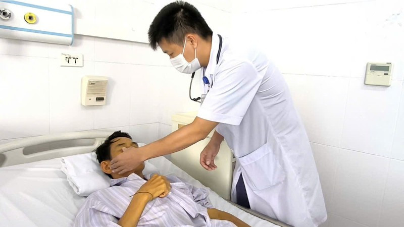 Bệnh nhân nằm điều trị tại Bệnh viện Bệnh Nhiệt đới Trung ương.