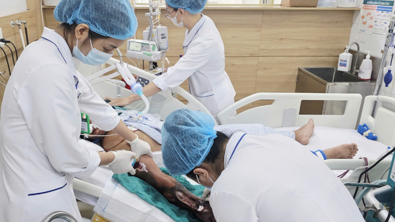 Bệnh nhân hoại tử cánh tay khi nhập viện