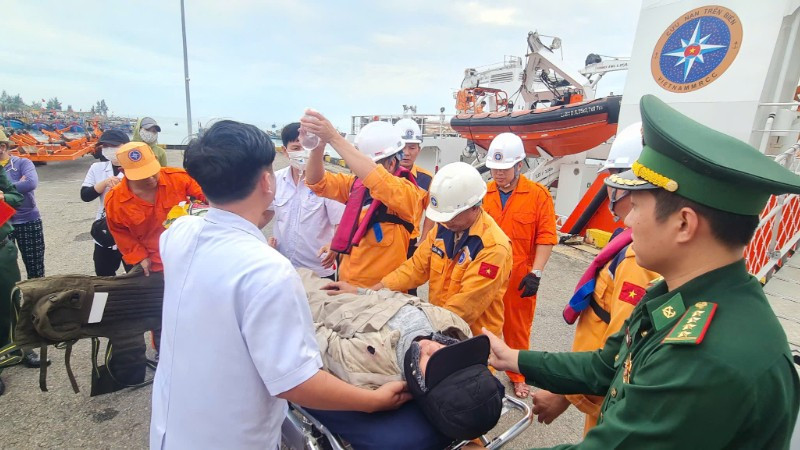 Bệnh nhân được bàn giao cho cơ quan chức năng.