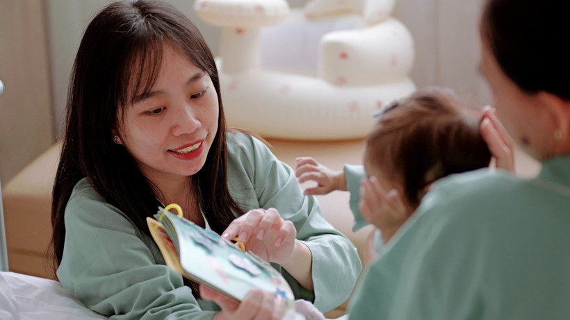 Mẹ hiến một phần lá gan cho con gái.