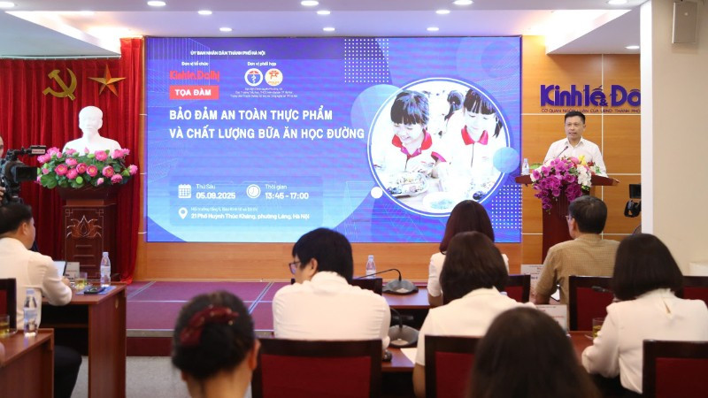 Tổng Biên tập Báo Kinh tế & Đô thị Nguyễn Thành Lợi phát biểu khai mạc. 