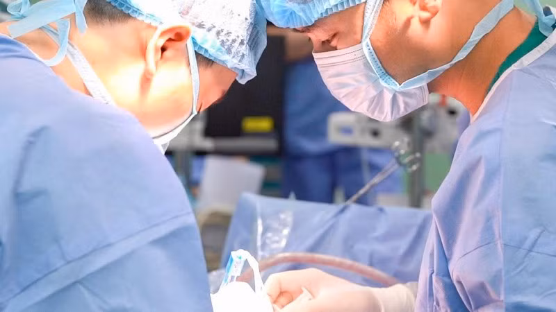 Bệnh viện Nhi Trung ương lần đầu tiên thực hiện kỹ thuật cắt rễ thần kinh lưng chọn lọc, dưới sự hướng dẫn của các chuyên gia Bệnh viện Alabama (Hoa Kỳ).