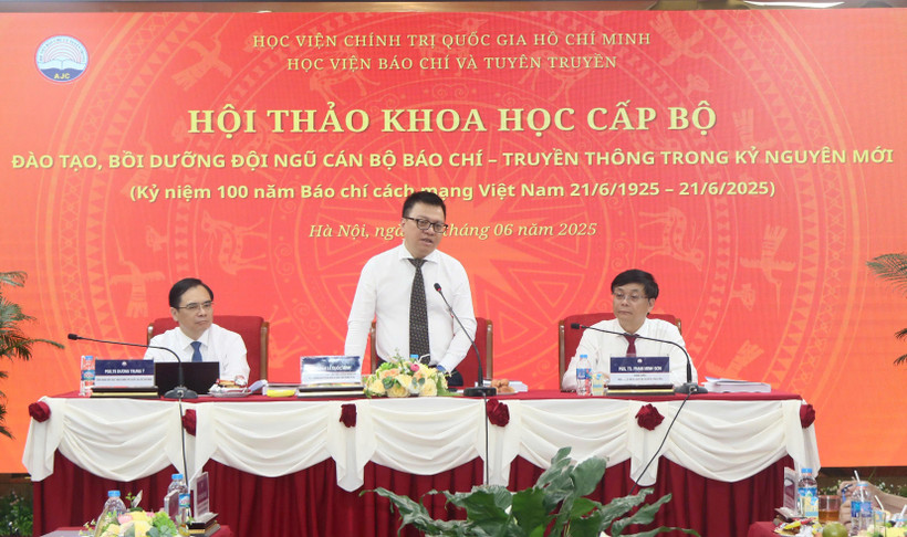 Học viện Báo chí và Tuyên truyền tổ chức Hội thảo khoa học cấp Bộ với chủ đề “Đào tạo, bồi dưỡng đội ngũ cán bộ báo chí-truyền thông trong kỷ nguyên mới”. (Ảnh: THÚY HẰNG)