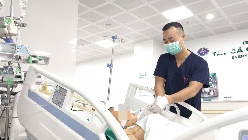 Bệnh nhi được cứu sống ngoạn mục. 