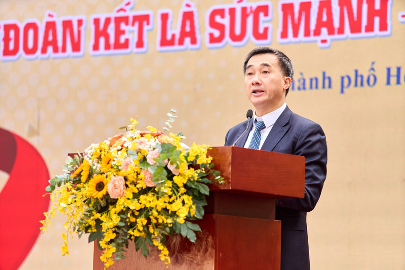 Giáo sư, Tiến sĩ Trần Văn Thuấn, Thứ trưởng Y tế. 