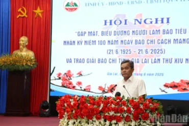 Tháng 1/2021, ông Hồ Văn Niên được bầu làm Ủy viên Trung ương Đảng khóa XIII, nhiệm kỳ 2021–2026.
