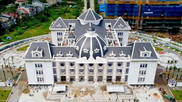 Công trình Nhà Văn hóa nghệ thuật tỉnh Phú Thọ có diện tích 18.000m2 với hơn 1.000 chỗ ngồi, được đầu tư hơn 420 tỷ đồng đang được gấp rút hoàn thành để khánh thành vào ngày 19/8.