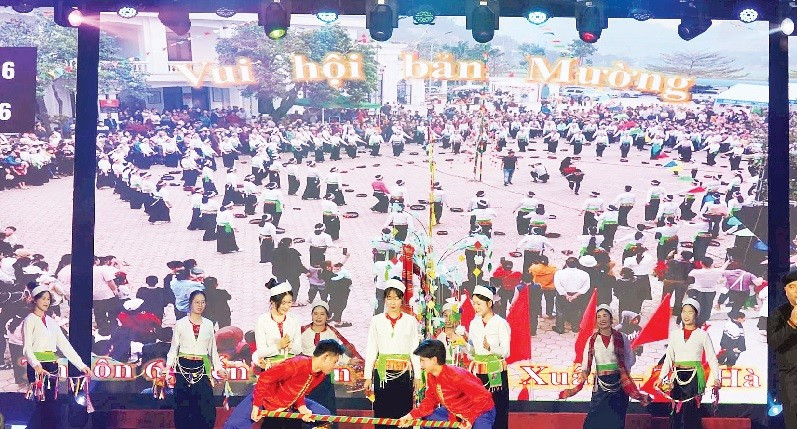 Tôn vinh nét đẹp văn hóa của đồng bào Mường tại Liên hoan Thôn, Tổ dân phố văn hóa tiêu biểu thành phố Hà Nội.