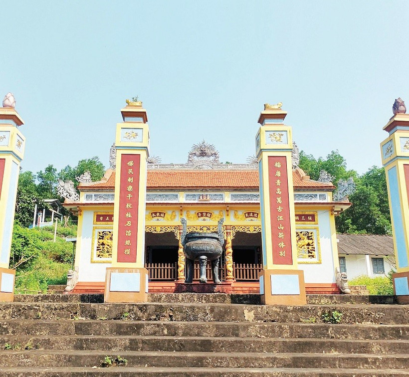 Đình làng Lựu Bảo đầy trang nghiêm.