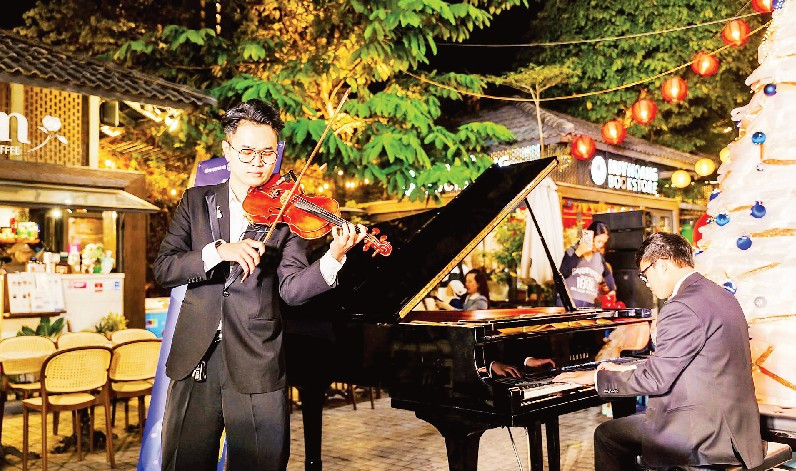 “Hà Nội đẹp sound” dẫn dắt cảm xúc của du khách bằng nghệ thuật âm nhạc.