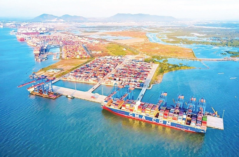 Cảng Gemalink (phường Phước Hòa), nơi tiếp nhận chuyến vận tải container bằng sà-lan điện do Tập đoàn CMA CGM triển khai.