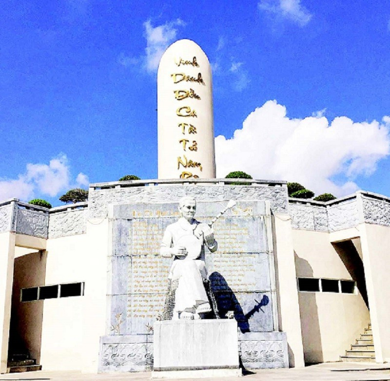 Một góc khu lưu niệm đờn ca tài tử và nhạc sĩ Cao Văn Lầu tại phường Bạc Liêu (Cà Mau).