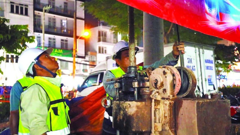 Thành phố Hồ Chí Minh thi công xây dựng tuyến Metro số 2 (Bến Thành- Tham Lương), dự kiến hoàn thành trước năm 2030.