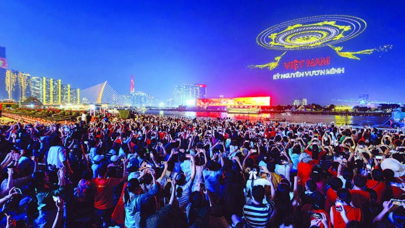 “Việt Nam hạnh phúc-Happy Vietnam” là giải thưởng truyền thông về quyền con người ở Việt Nam do Bộ Văn hóa, Thể thao và Du lịch tổ chức. Năm nay, giải nhất vinh danh Phạm Ngọc Long Thiên cùng tác phẩm “Việt Nam-Kỷ nguyên vươn mình”.