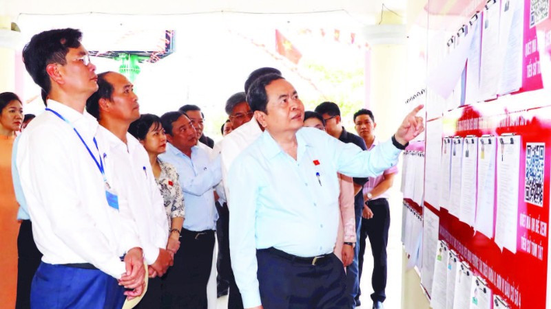 Chủ tịch Quốc hội Trần Thanh Mẫn kiểm tra công tác chuẩn bị bầu cử tại phường Tân Triều, tỉnh Đồng Nai.