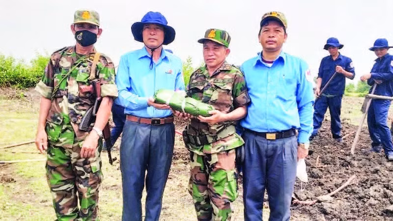 Phối hợp tìm hài cốt liệt sĩ tại Campuchia, đưa về đất mẹ.