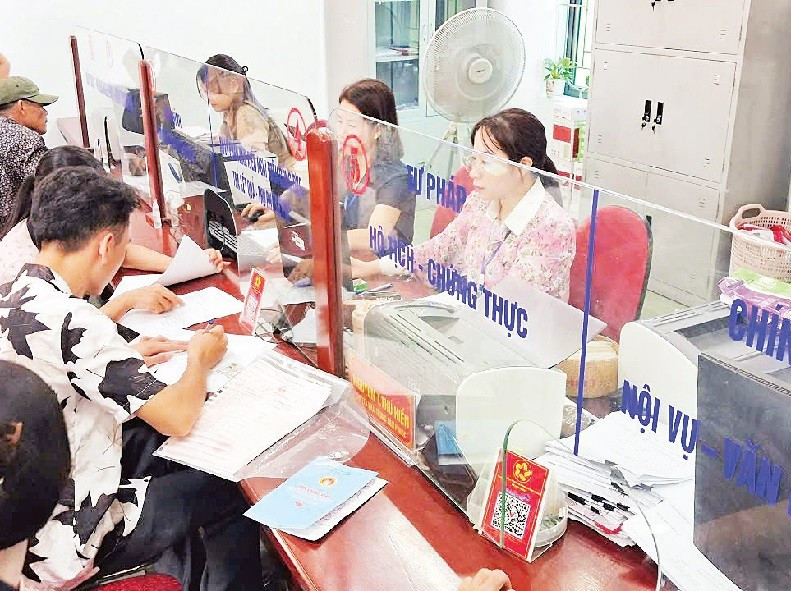 Trung tâm hành chính công cấp xã luôn cần những cán bộ, công chức có trình độ, tâm huyết để giải quyết công việc kịp thời cho người dân.