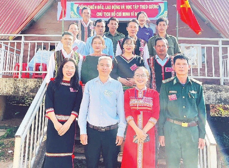 Đảng viên người dân tộc thiểu số luôn đi đầu, có nhiều đóng góp trên các lĩnh vực, góp phần quan trọng trong phát triển kinh tế-xã hội, xây dựng tổ chức đảng cơ sở vững mạnh.