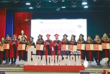 Sinh viên khóa 2021-2025 Học viện Hành chính và Quản trị công trong Lễ bế giảng và trao bằng tốt nghiệp. 