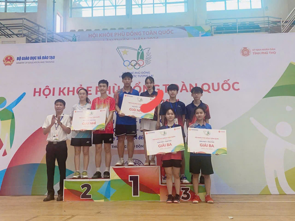 Học sinh Đặng Tâm Bình giành Huy chương vàng môn Cầu lông tại Hội khỏe Phù Đổng toàn quốc năm 2024. 7ab8205592671b39427616.jpg