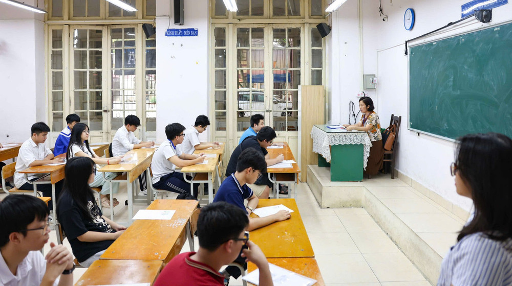 Thí sinh trong buổi tập trung làm thủ tục, nghe phổ biến Quy chế sáng 6/6 (Ảnh: ĐẠI THẮNG)