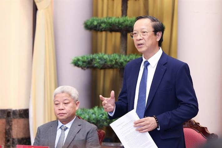 Thứ trưởng Thường trực Giáo dục và Đào tạo Phạm Ngọc Thưởng trao đổi tại họp báo. img5287.jpg