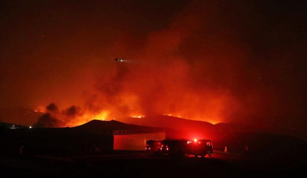 Một đám cháy rừng bùng phát trên một ngọn đồi tại Castaic, Los Angeles, bang California, Mỹ, ngày 22/1/2025. (Ảnh minh họa: Tân Hoa xã)