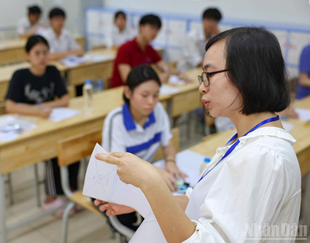 Buổi thi Ngữ văn sáng 7/6 (Ảnh: ĐẠI THẮNG)