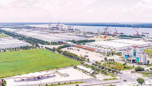 Cảng quốc tế Long An được xác định là một đầu mối quan trọng, hỗ trợ Tây Ninh đưa hàng hóa từ khu vực cửa khẩu, các khu công nghiệp, vùng nguyên liệu đến các tuyến vận tải biển quốc tế.