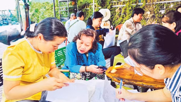 Mô hình “cà-phê dịch vụ công số” của phường An Phú Đông.