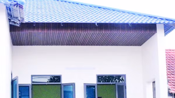 Ngôi nhà mới của gia đình bà Trần Thị Sa, xã Nam Lý, tỉnh Ninh Bình vừa được hoàn thành nhờ chương trình xóa nhà dột nát của tỉnh.