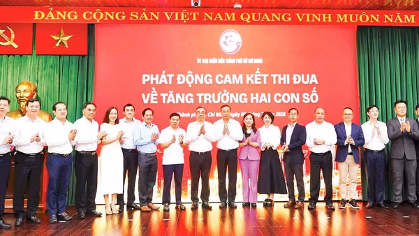 Ủy ban nhân dân Thành phố Hồ Chí Minh đã phát động cam kết thi đua về tăng trưởng hai con số.