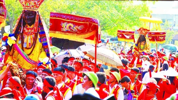 Lễ rước Phật Tứ Pháp về chùa Dâu.