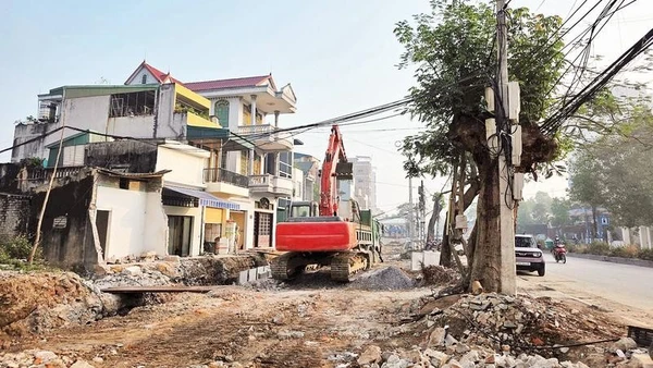 Tháo dỡ mặt bằng cho dự án Mở rộng Đại lộ Lê Lợi đoạn qua phường Đông Quang.