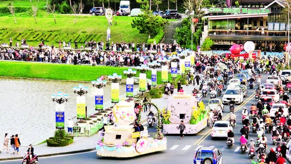 Xứ ngàn hoa Đà Lạt sôi động với Carnival đường phố Lễ hội Trà quốc tế 2025.