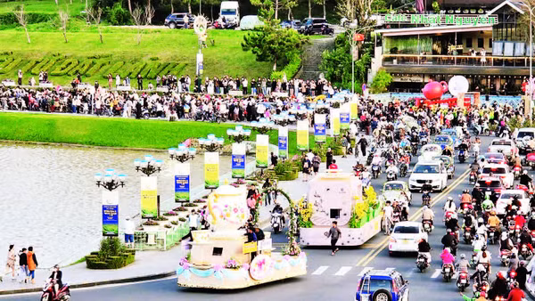 Xứ ngàn hoa Đà Lạt sôi động với Carnival đường phố Lễ hội Trà quốc tế 2025.