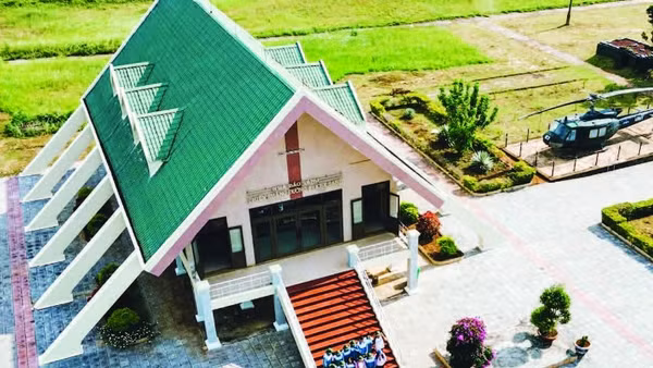 Nhà bảo tàng Đường 9-Khe Sanh, nơi trưng bày những hình ảnh, vũ khí của quân giải phóng, lính Mỹ và lính quân đội chế độ cũ.