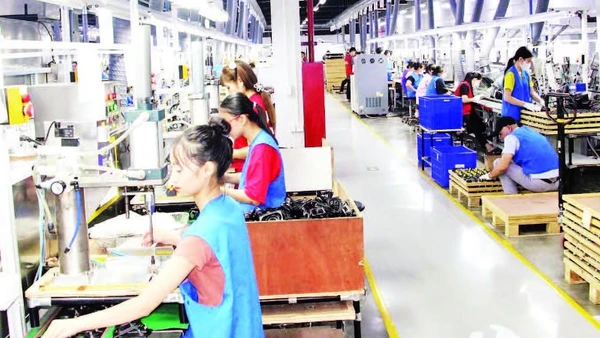 Sản xuất linh kiện điện tử ở Khu công nghiệp Đông Mai, Quảng Ninh.